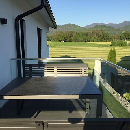 Ferienwohnung Black White Raubling Exteriör bild