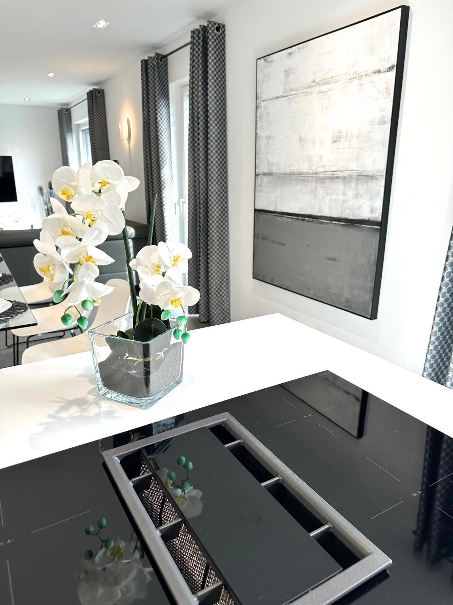 Ferienwohnung Black White Raubling Exteriör bild