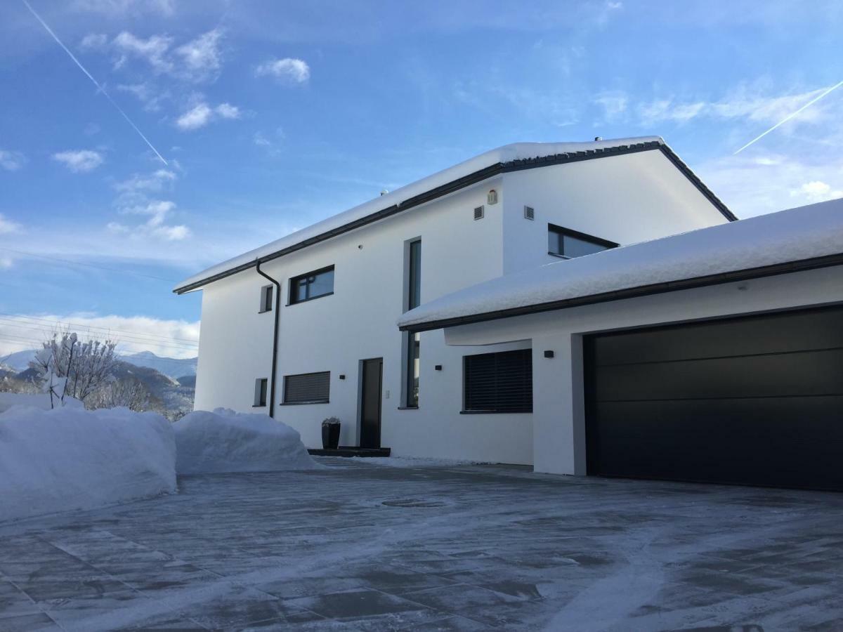 Ferienwohnung Black White Raubling Exteriör bild