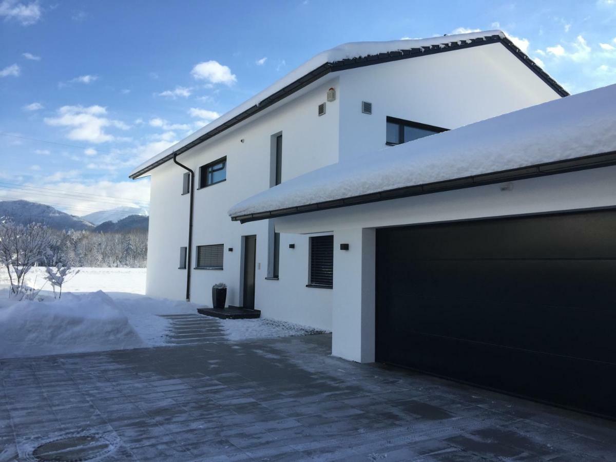Ferienwohnung Black White Raubling Exteriör bild